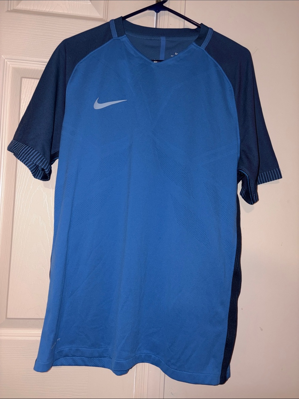 Nike Men’s Two-Tone Blue Performance Training Jersey